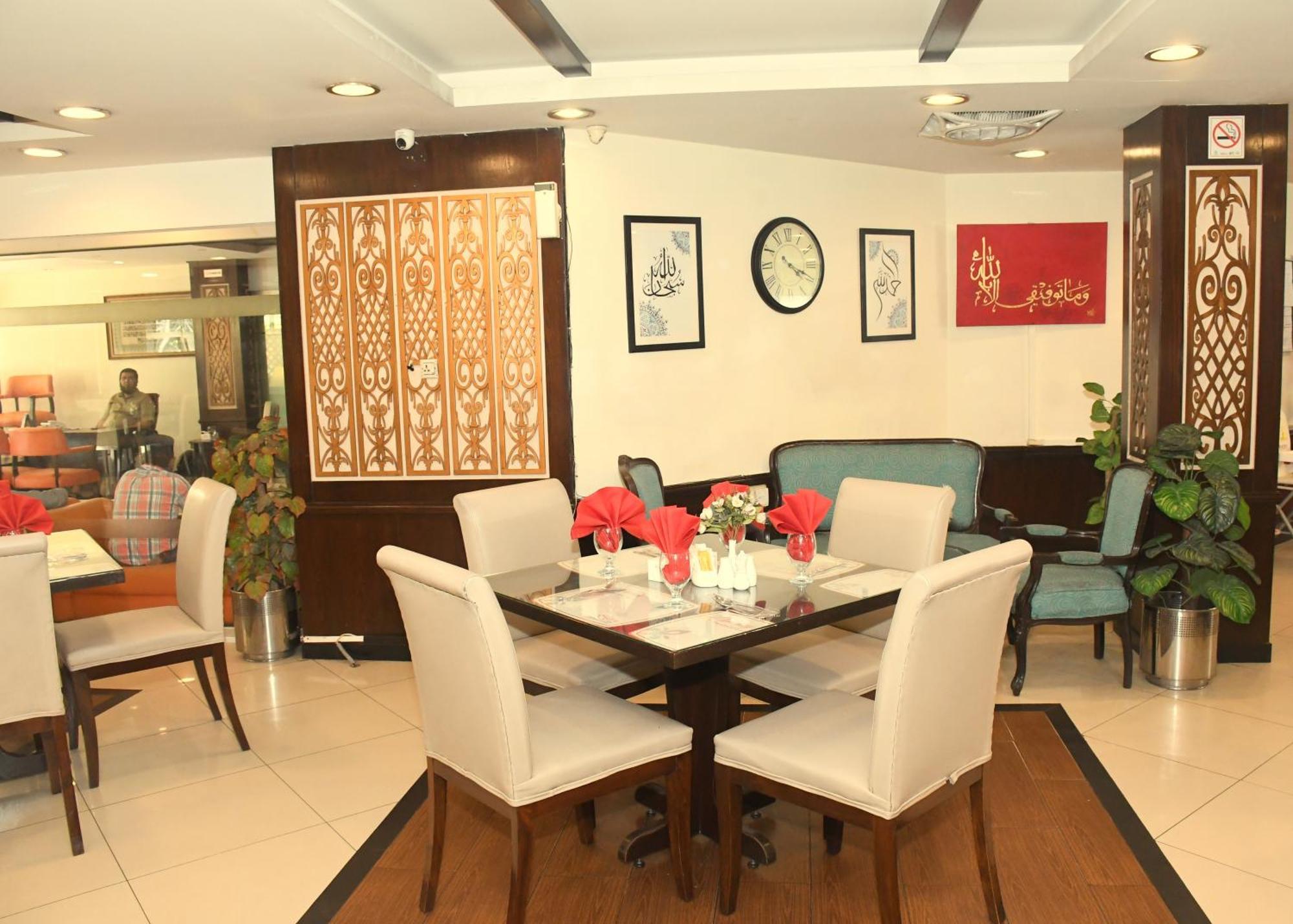 Royalton Hotel Rawalpindi Esterno foto