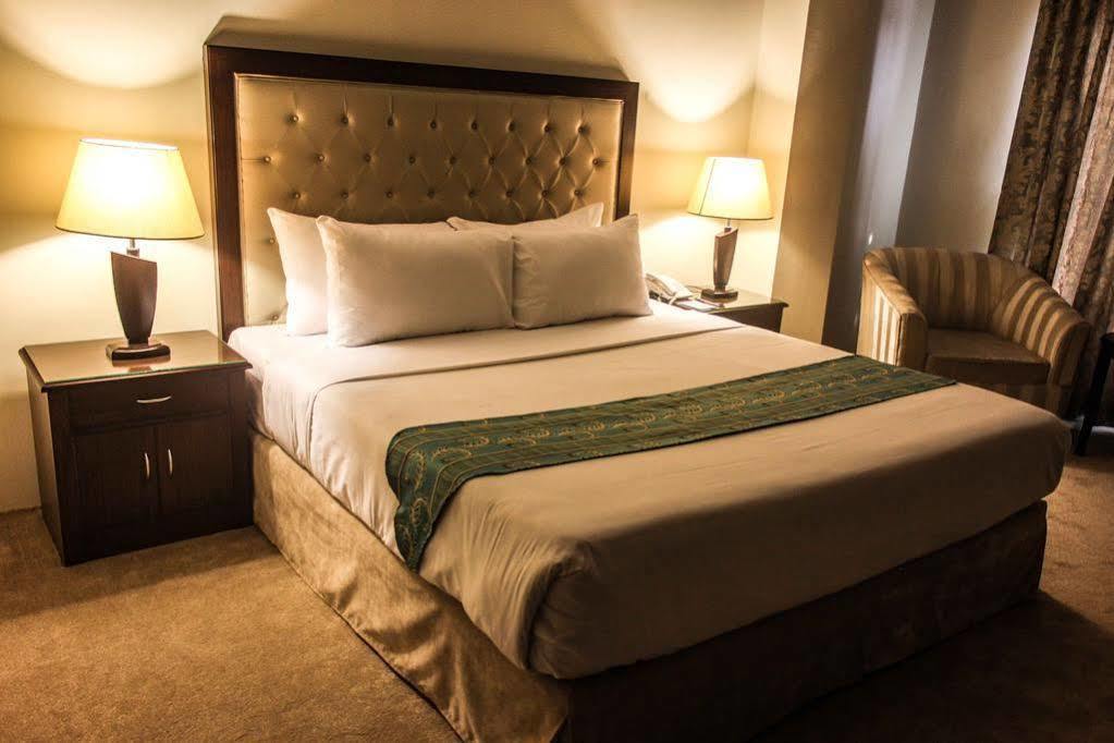 Royalton Hotel Rawalpindi Esterno foto