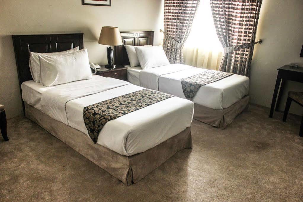 Royalton Hotel Rawalpindi Esterno foto