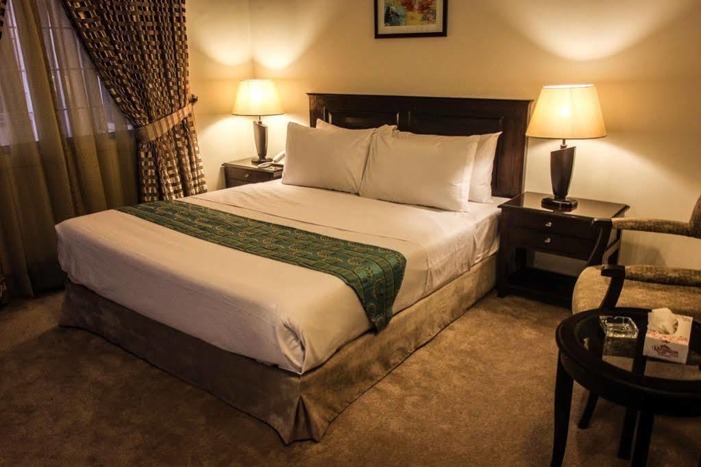 Royalton Hotel Rawalpindi Esterno foto