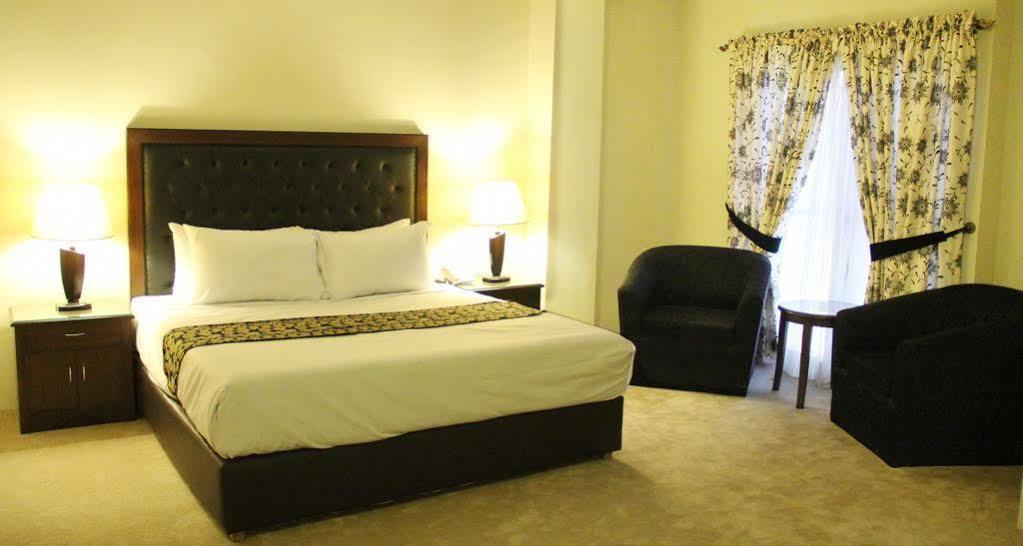 Royalton Hotel Rawalpindi Esterno foto