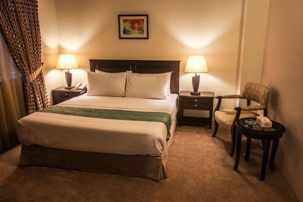Royalton Hotel Rawalpindi Esterno foto