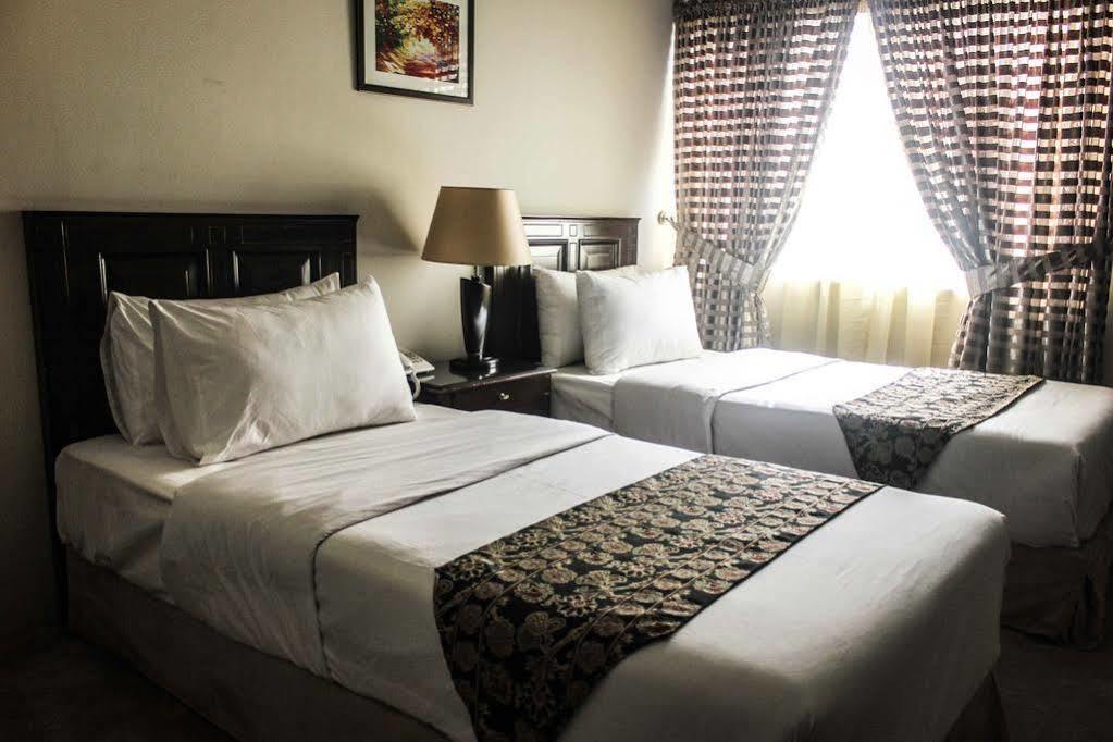 Royalton Hotel Rawalpindi Esterno foto