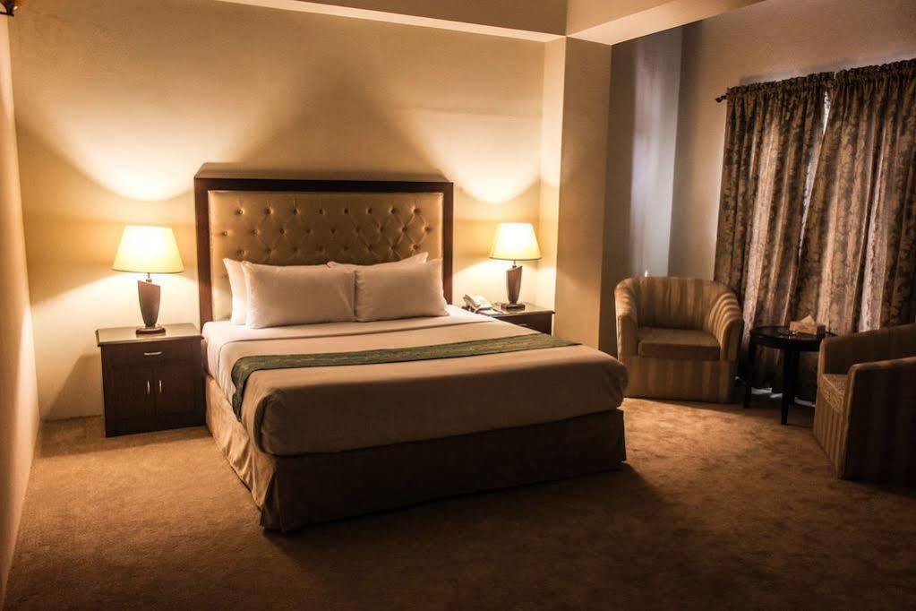Royalton Hotel Rawalpindi Esterno foto