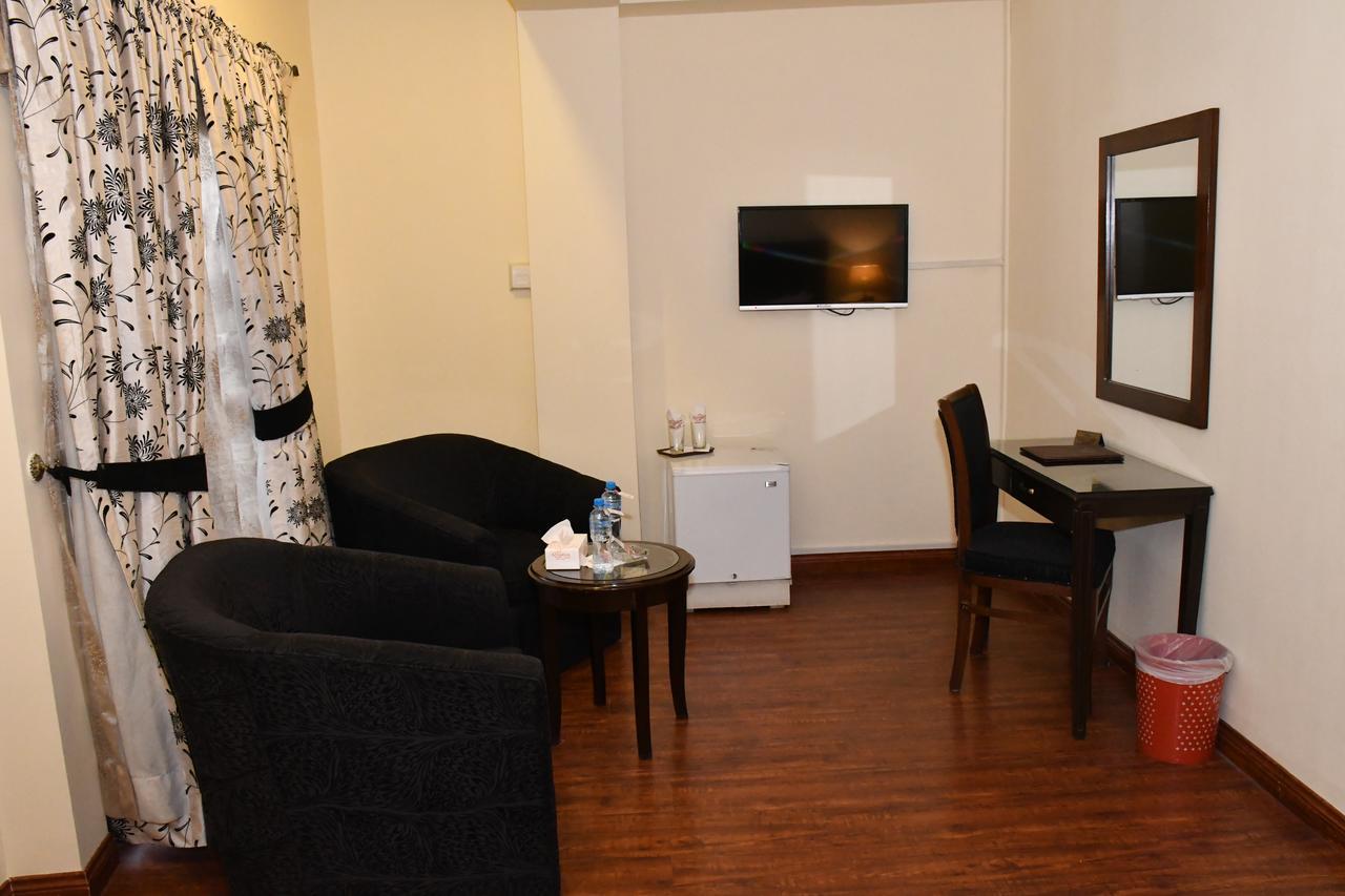 Royalton Hotel Rawalpindi Esterno foto