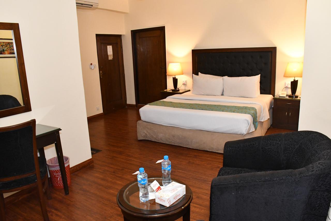 Royalton Hotel Rawalpindi Esterno foto