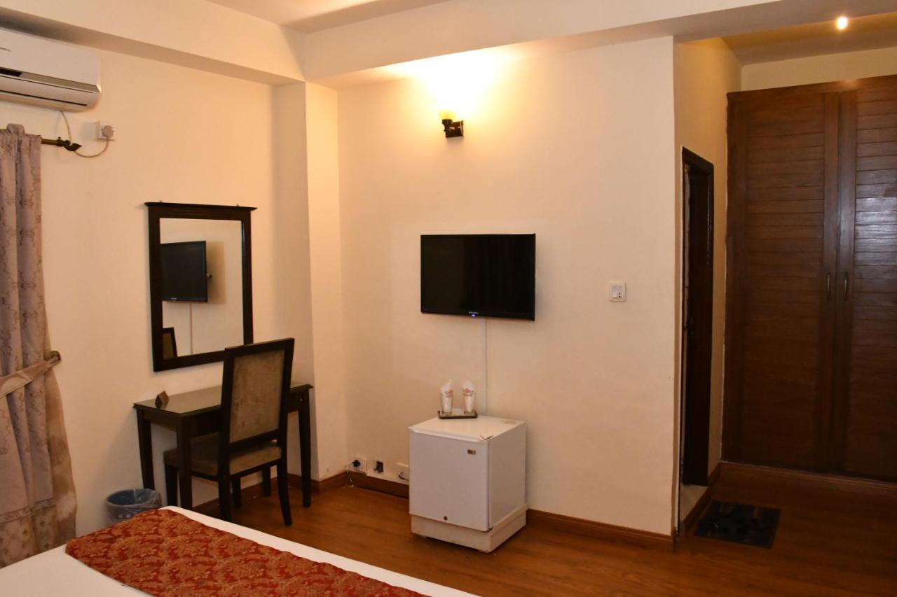 Royalton Hotel Rawalpindi Esterno foto