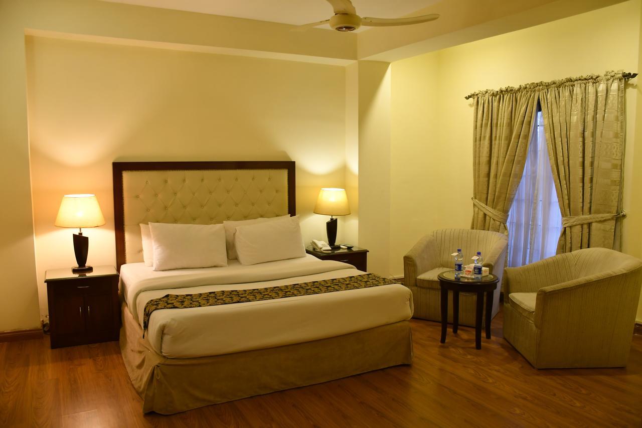 Royalton Hotel Rawalpindi Esterno foto
