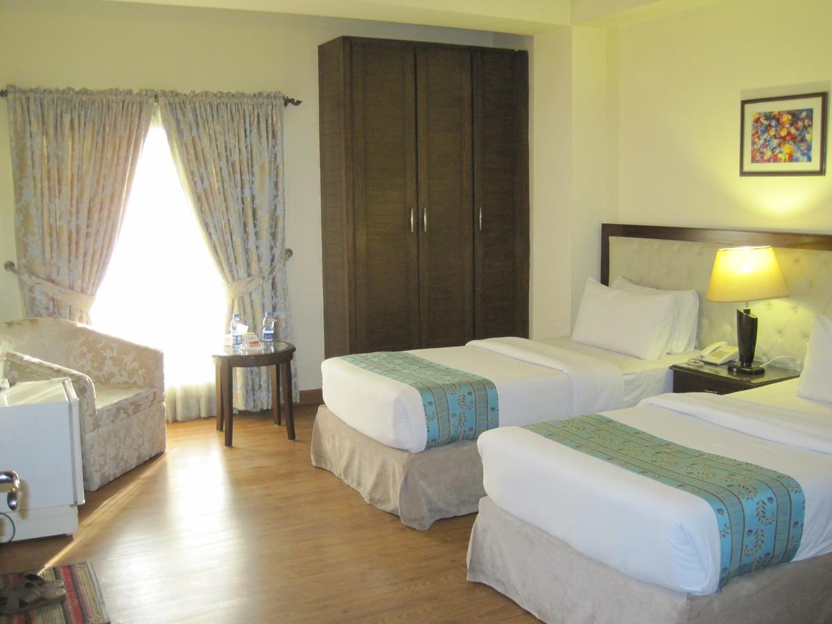 Royalton Hotel Rawalpindi Esterno foto